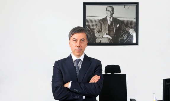 İzocam Genel Direktörü Murat Savcı: "2050 Yılına Kadar Karbon Nötr Olmayı Hedefliyoruz" İzocam Genel Direktörü Murat Savcı: "2050 Yılına Kadar Karbon Nötr Olmayı Hedefliyoruz"