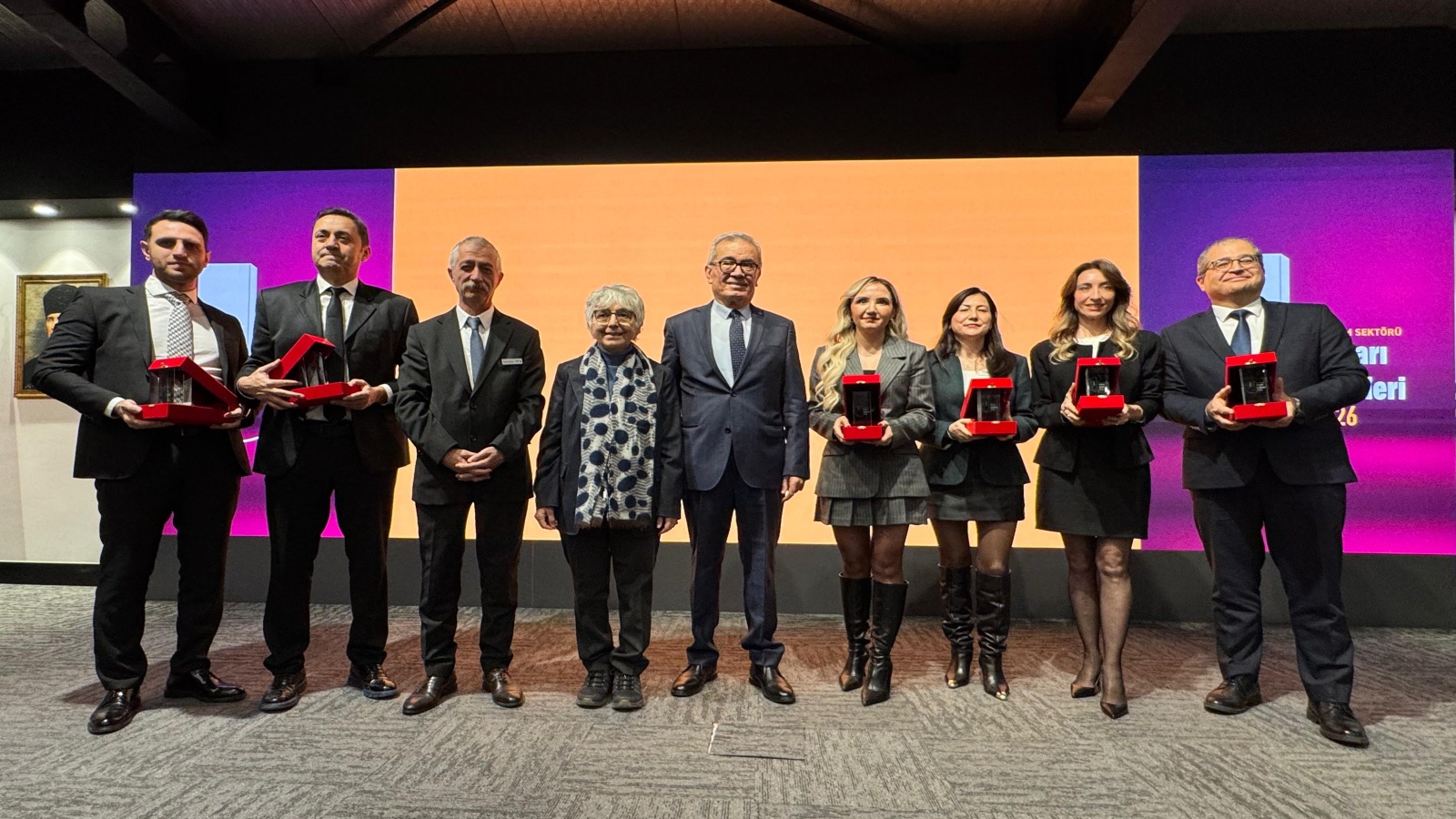 YALITIM SEKTÖRÜ BAŞARI ÖDÜLLERİ'26 SAHİPLERİNE TÖRENLE TAKDİM EDİLDİ YALITIM SEKTÖRÜ BAŞARI ÖDÜLLERİ'26 SAHİPLERİNE TÖRENLE TAKDİM EDİLDİ