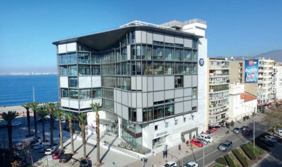 Yüksek Performanslı Bir Yeşil Bina: İzmir Ticaret Odası Yeni Hizmet Binası Yüksek Performanslı Bir Yeşil Bina: İzmir Ticaret Odası Yeni Hizmet Binası